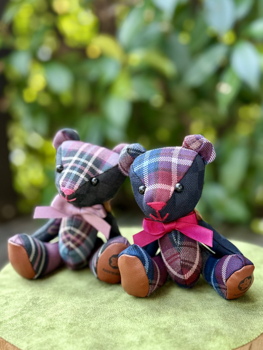 tantine_regulus's tweet photo. 🎀共立女子第二中学高等学校のUniform Teddy🐻✨ノベルティ用にと学校からご注文いただきました。

中高のタータンチェック、正装用の昼夜柄スカートを使い、
校章入りボタン＆足裏マークで特別仕様に！

小6・中3の受験希望者に配布予定だそうです🌸
可愛がってね😊

#共立女子第二 #UniformTeddy https://t.co/1ib53rYKgA