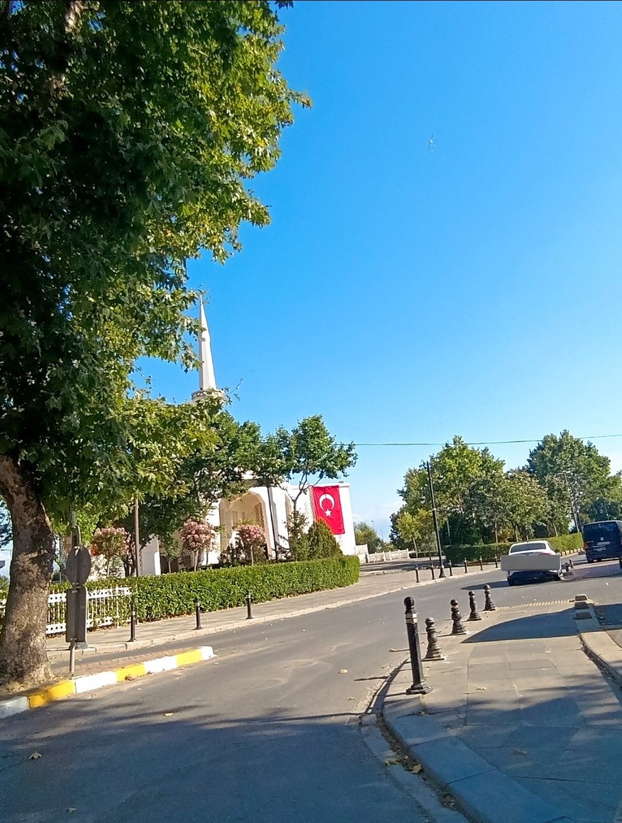 - Anıların güzel olanları da kederli olanları da insanı hep hüzünlendirir ...
           
                          ~ Dostoyevski ~