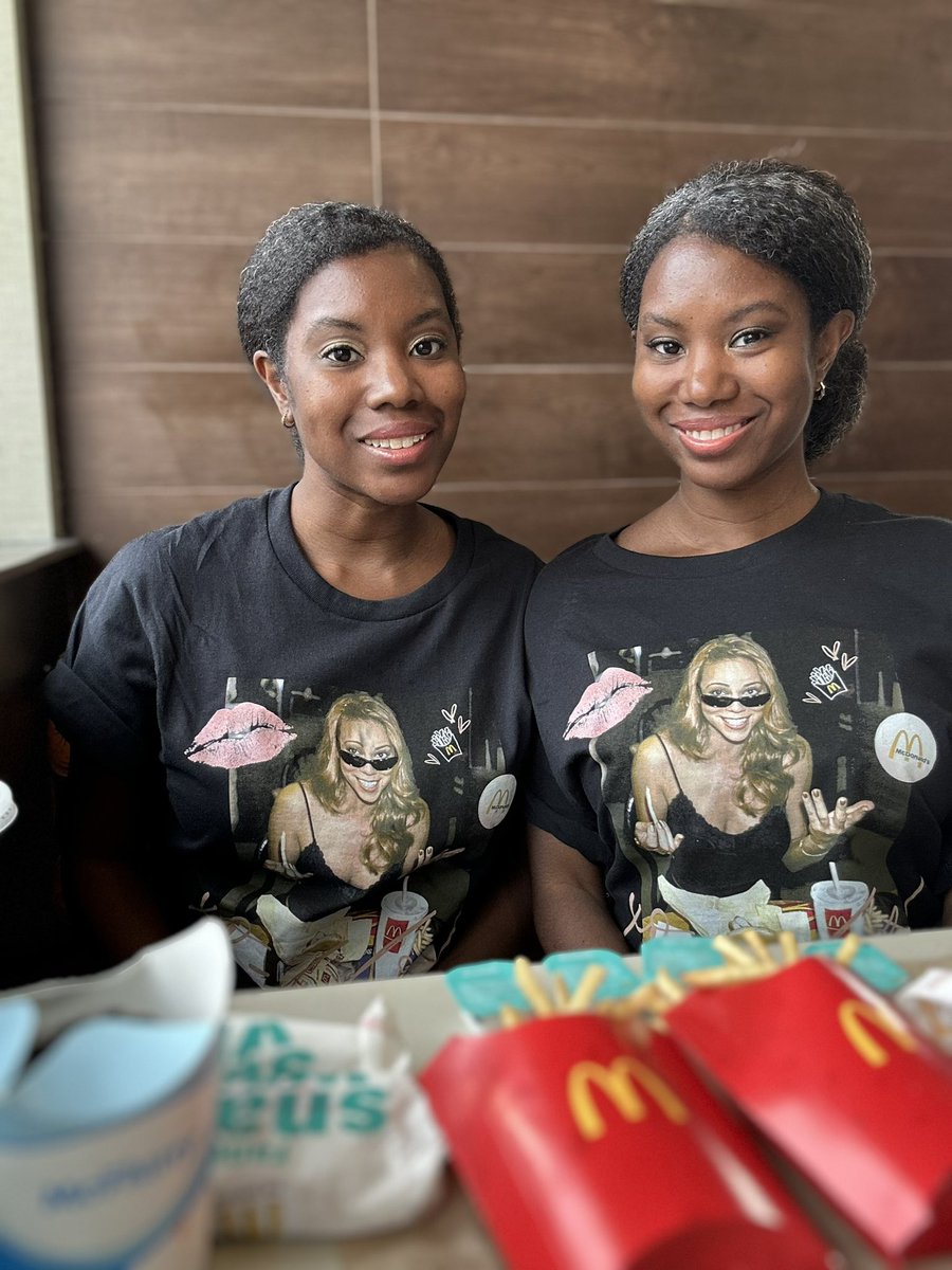 thesopranotwins's tweet image. The @McDonalds #Snackwrap is Back! Of course we had to wear our Exclusive Queen @MariahCarey McDonald’s Holiday Merch!❤️🐑🦋 The Snack Wrap was a 10 out of 10! So glad it's back! P.S. McDonald’s if you’re looking for identical twins for your next commercial, we got you!😉