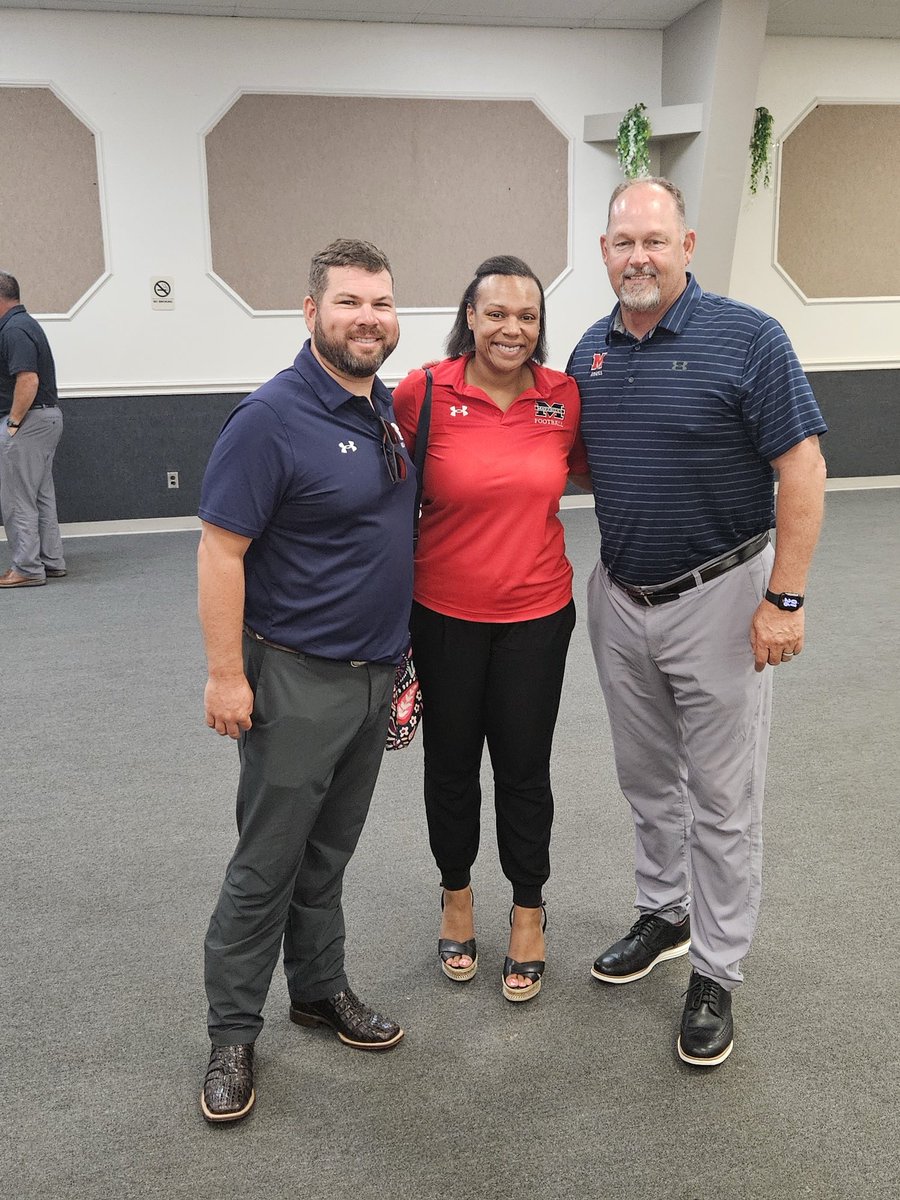 CoachKirkMartin's tweet image. Great time at the Pearland Rotary gridiron luncheon. Hoka Hey! @HokaHeyFootball