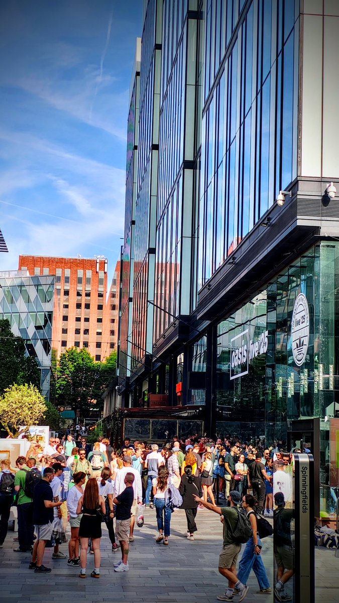 Santo de casa faz milagre sim… Manchester respira Oasis antes dos shows no Heaton Park.

Confira em: oasisnews.com.br/p/santo-de-cas…

#oasis
#oasislive2025