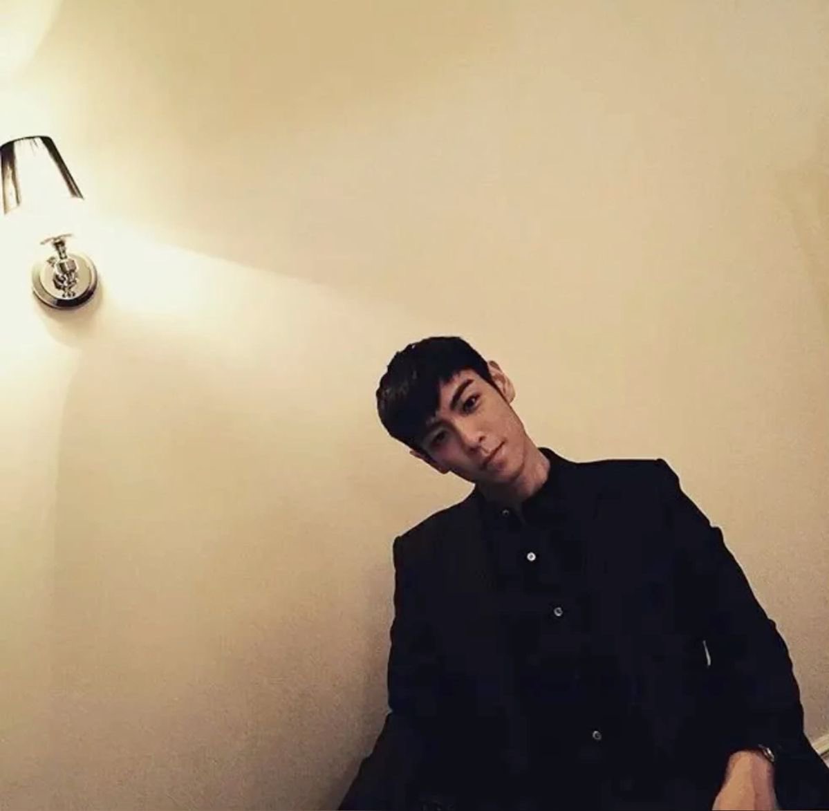 ghxkr8788's tweet image. #탑뇽트친소 #빅뱅트친소 #탑뇽_트친소
셤 끝난 기념으로 올려봅니다
같이 이 고능한 씨피에 대해 말할 사람을 찾아요
흔적 남겨주신다면 조금 걸러서 찾아갈게요♡♡♡♡♡