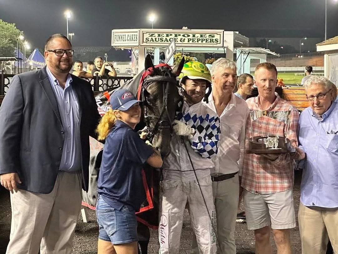 TR_Harness's tweet image. 𝗤𝗨𝗘𝗦𝗧 𝗙𝗢𝗥 𝟳 🏆
2️⃣0️⃣2️⃣3️⃣ Confederate [ Sweet Lou-Geothermal] $668,000 @TheMeadowlands Pace for Trainer Brett Pelling, Owner Diamond Creek Racing - PA, Breeder @DiamondCreekKY  - PA.

#TetrickRacing #PlayBigM #Pace25