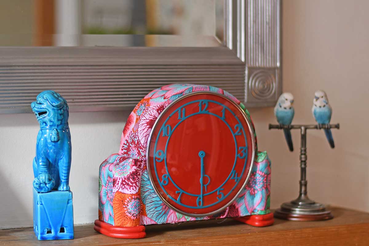 PatriccPetti's tweet photo. Give your old mantle clock a funky makeover! 🕰️✨

Upcycle it with a modern mechanism, fabric decoupage, and fresh paint for a bold, unique decor piece. 🎨🧵

#DIYClockMakeover #UpcycleMagic
 https://t.co/NghcLsfb0X https://t.co/UXyS2NJQVE