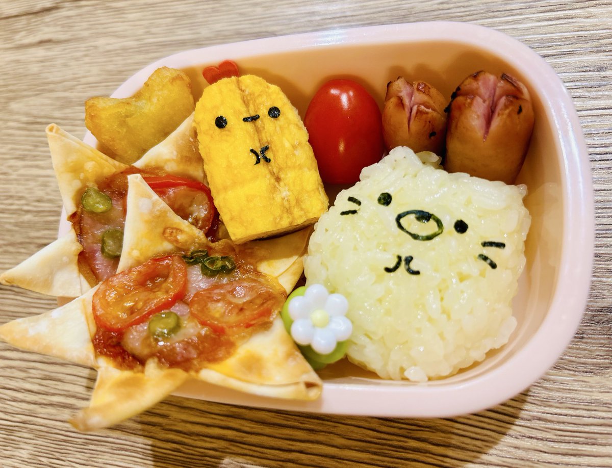 #れいかちゃんのお弁当を作るママ

【 29日目 】

おはよう✨️
今日はすみっコぐらし❣️
ちっちゃいピザも作ったよ🍕

行ってらっしゃ～い😆♡♡