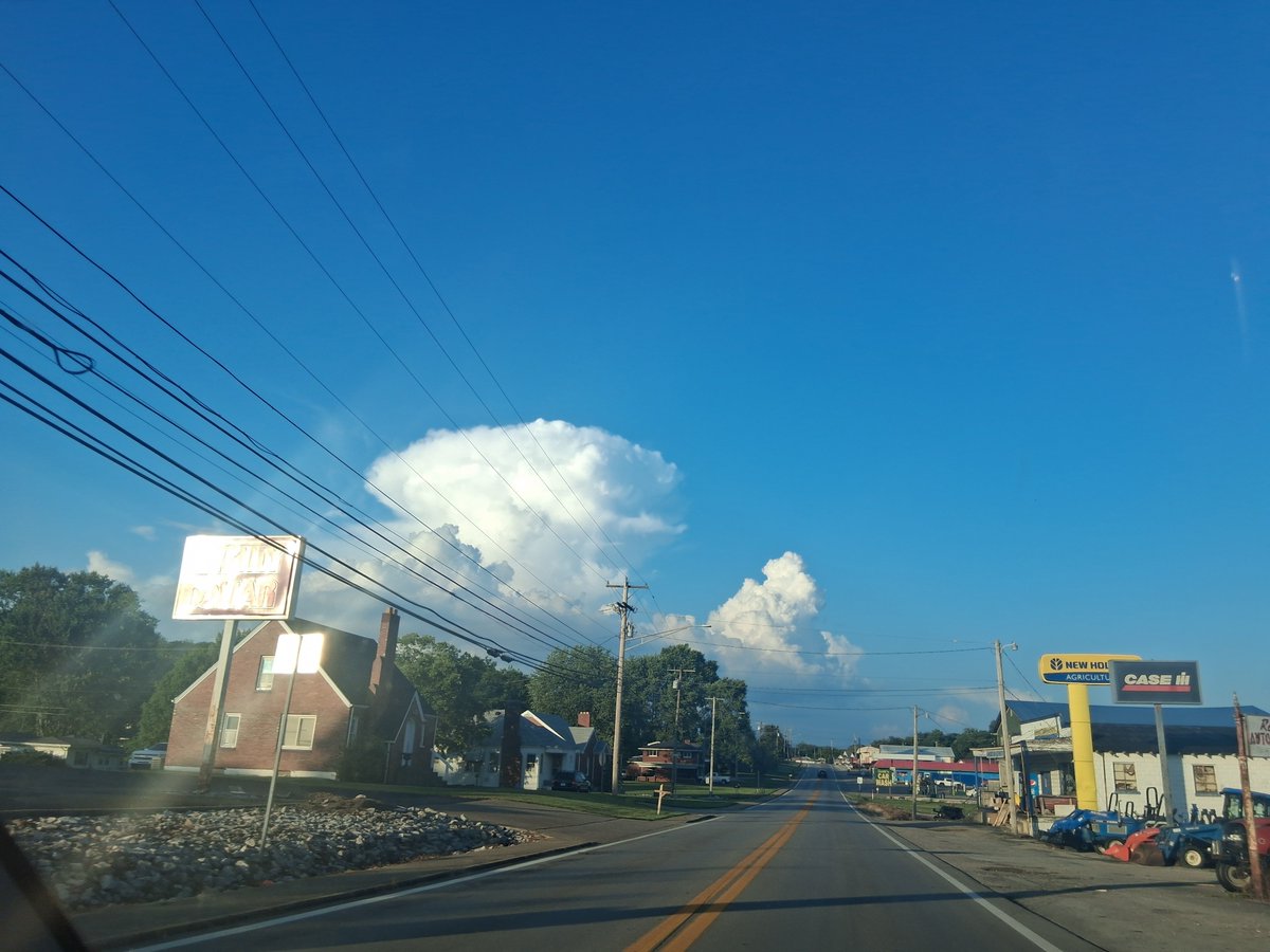 Dylan Mcvicker (@dylan_mcvicker) on Twitter photo Storm heading towards London kentucky 7:59pm <a href="/nwsjacksonky/">NWS Jackson KY</a> <a href="/cjwxguy56/">Chris Johnson FOX 56 Weather</a> Storm heading towards London kentucky 7:59pm <a href="/nwsjacksonky/">NWS Jackson KY</a> <a href="/cjwxguy56/">Chris Johnson FOX 56 Weather</a>