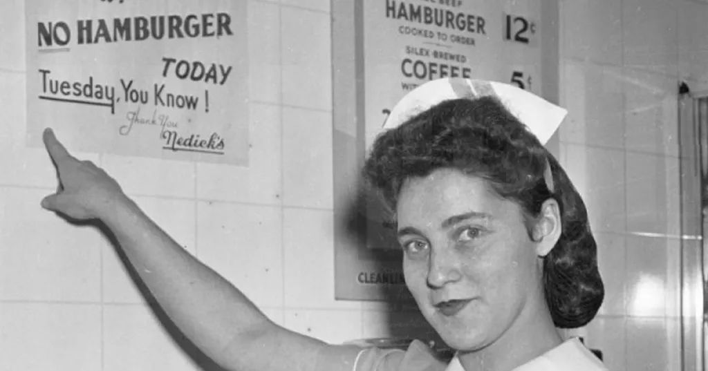 THEANTHEMGIRL's tweet image. The 9 worst creations Americans called food during World War II wearethemighty.com/history/the-9-…
