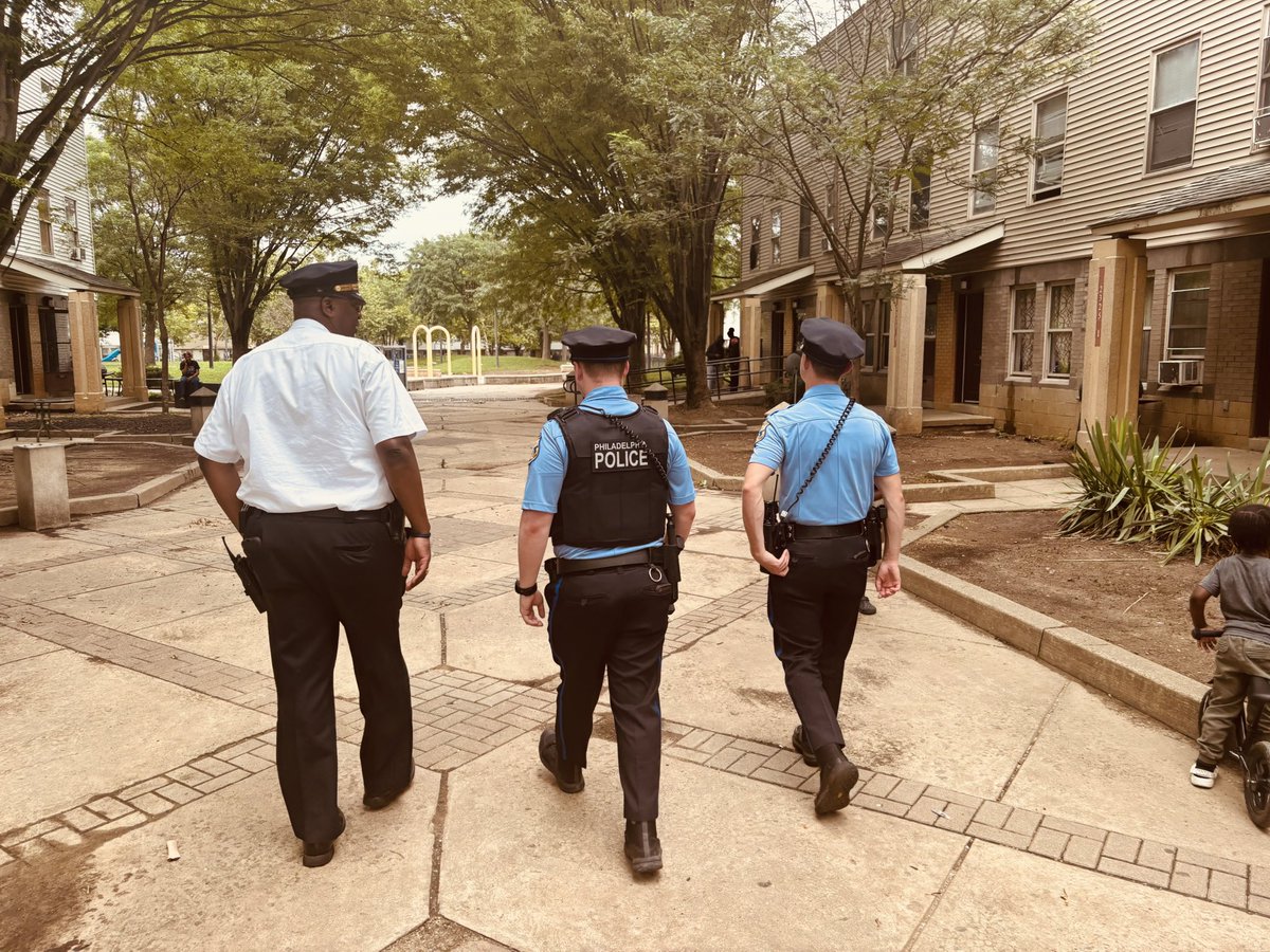 PPDMGillespie's tweet image. The work continues….
Today @ 2300 W. Diamond. Block by Block…. Every Thursday @PPD22Dist