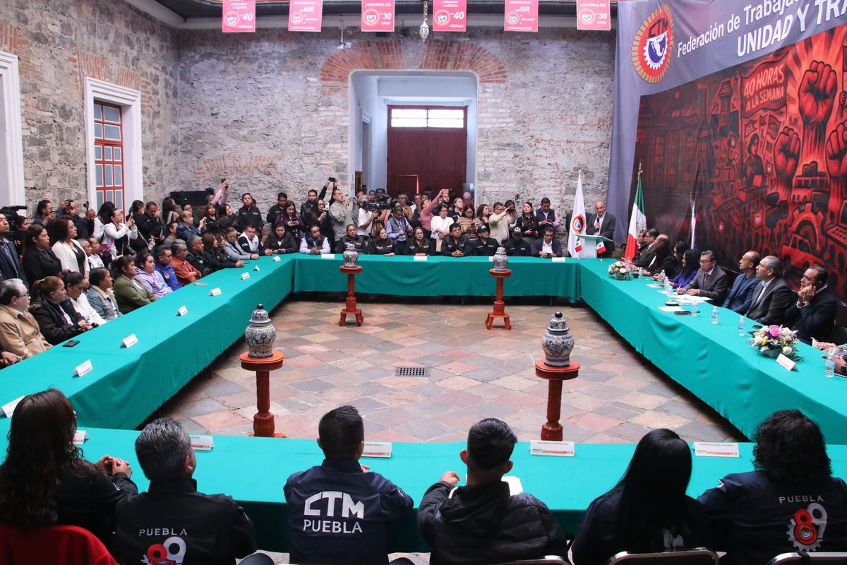 Gobierno de Puebla (@gob_puebla) on Twitter photo 📢Gobierno estatal, sindicatos y empresas colaboran en reforma para reducir jornada laboral
El gobierno de <a href="/armentapuebla_/">Alejandro Armenta</a> revisa junto con sindicatos y empresas del estado la propuesta de reforma a la legislación federal para reducir la jornada laboral a 40 horas semanales e 📢Gobierno estatal, sindicatos y empresas colaboran en reforma para reducir jornada laboral
El gobierno de <a href="/armentapuebla_/">Alejandro Armenta</a> revisa junto con sindicatos y empresas del estado la propuesta de reforma a la legislación federal para reducir la jornada laboral a 40 horas semanales e