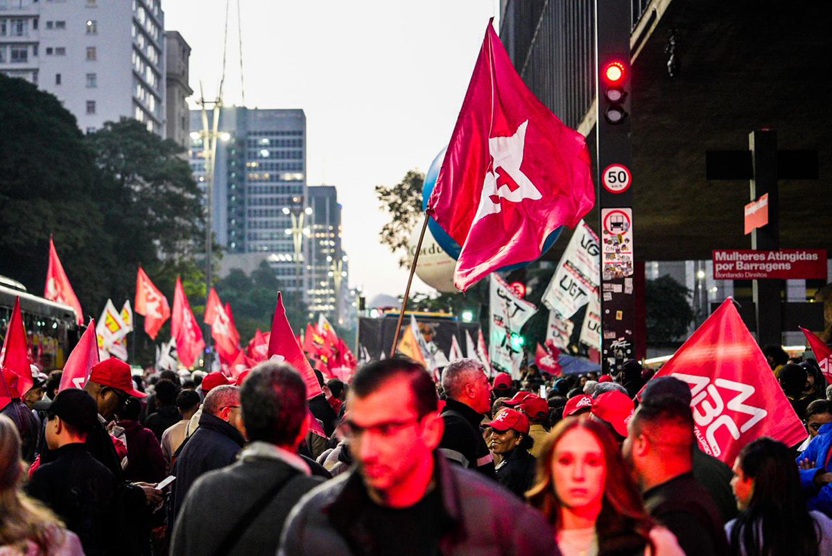 Vamos militância. Não somos robôs e não paramos nunca! É pela governabilidade. Por justiça fiscal. 

Comentem, engajem:

BORA PRA RUA
RESPEITEM O BRASIL 
TAXEM OS RICOS