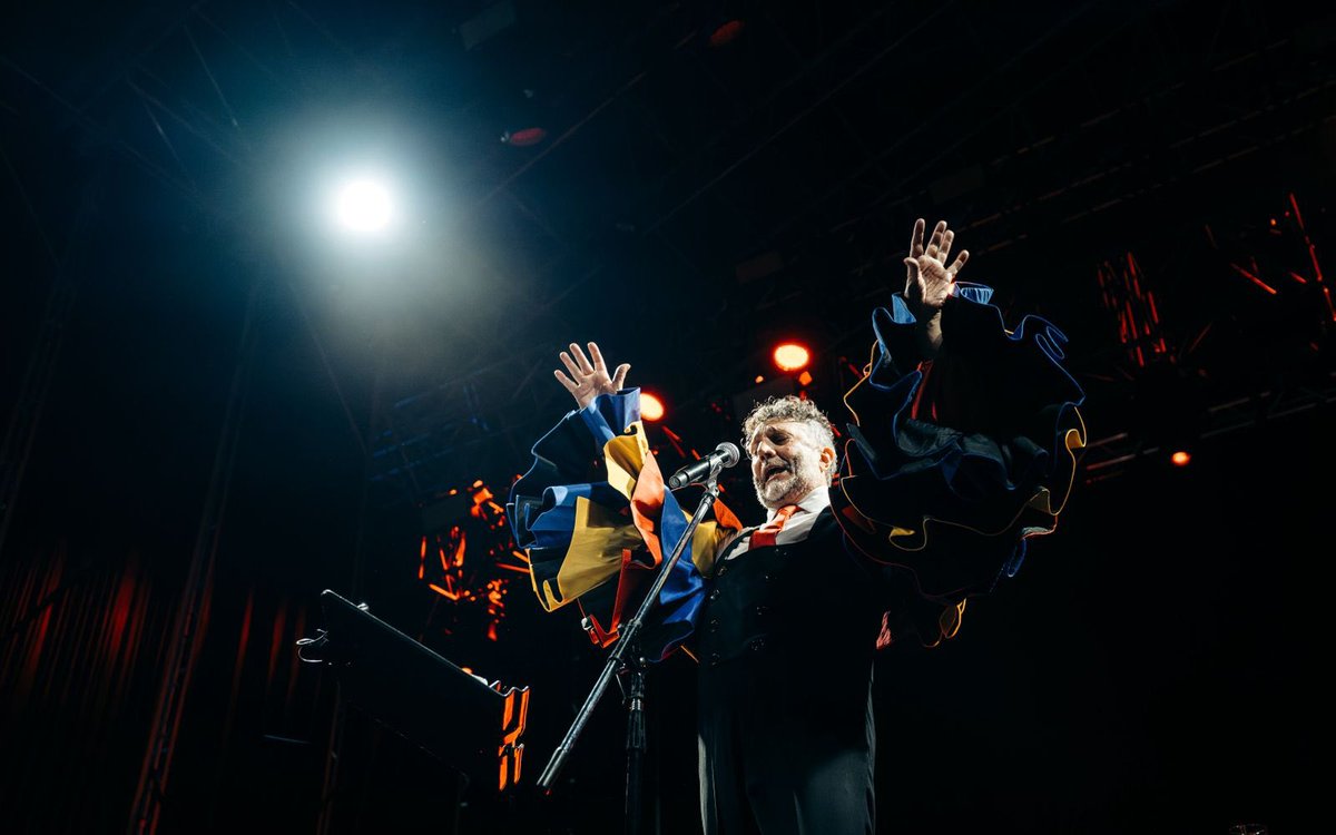 FitoPaezMusica's tweet image. Hoy fue la autentica noche de “La Luna de Valencia”.
Todos flotando en el éter de la música y el amor.
Gracias Vaiencia!
Inolvidable concierto!
Todo mi amor!