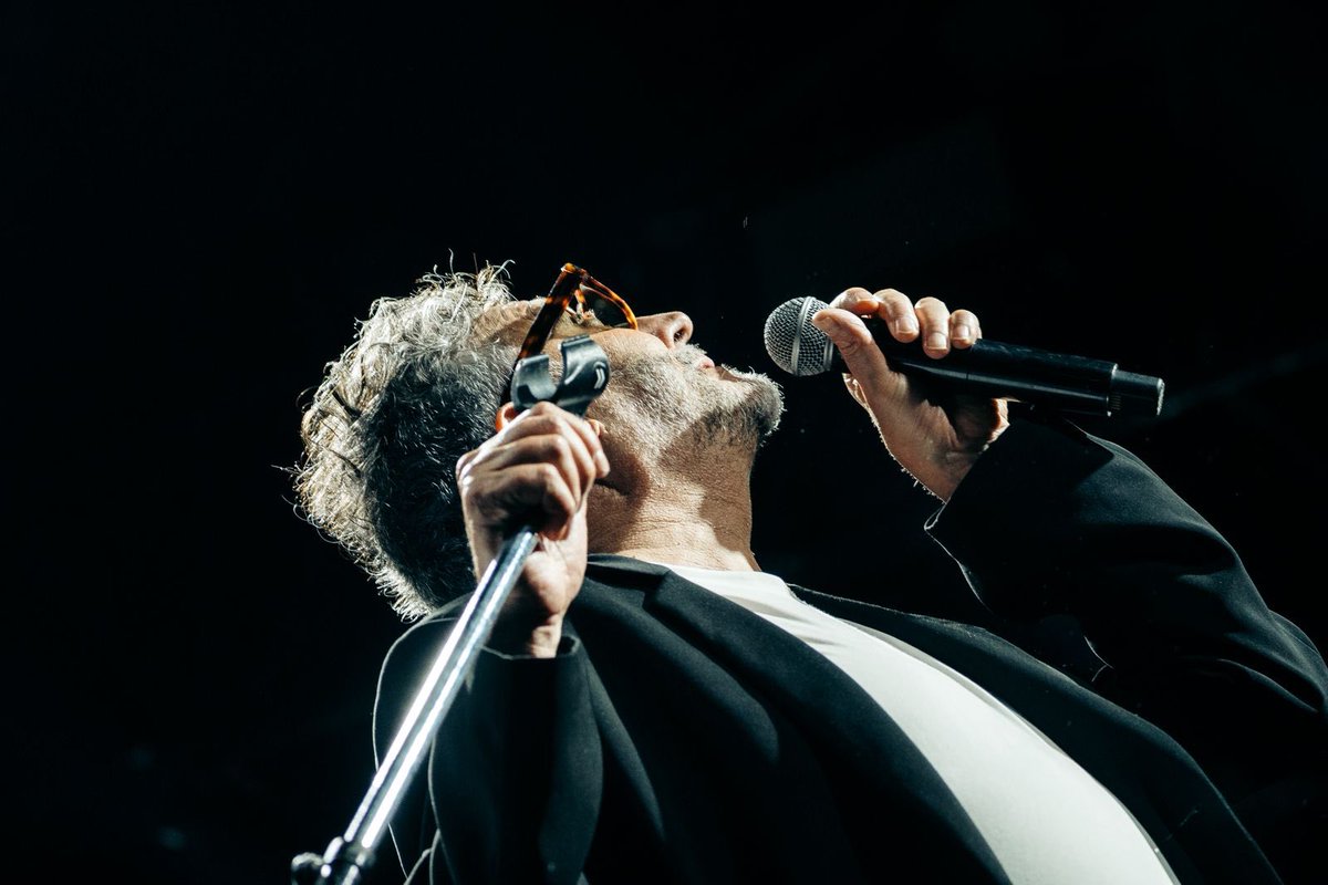 FitoPaezMusica's tweet image. Hoy fue la autentica noche de “La Luna de Valencia”.
Todos flotando en el éter de la música y el amor.
Gracias Vaiencia!
Inolvidable concierto!
Todo mi amor!