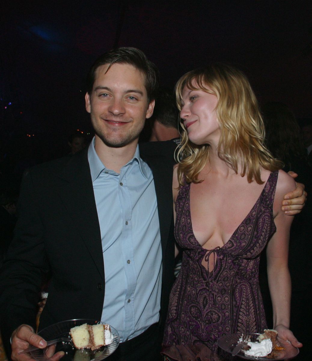 SamRaimi1959's tweet photo. #TobeyMaguire #KirstenDunst #PeterParker #MaryJane #Spiderman #SamRaimi #SamRaimiSpiderman #Spiderman2002 #Spiderman2 #Spiderman3 #Marvel #Superheroes #Cinema #Love https://t.co/ReecHK3lZI