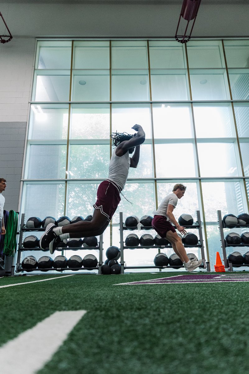 EKUHoops's tweet image. We're not just putting in work on the court.
We'll be in the best shape of our lives come November.
#𝗠𝗼𝘀𝘁𝗘𝘅𝗰𝗶𝘁𝗶𝗻𝗴𝟰𝟬𝗠𝗶𝗻𝘂𝘁𝗲𝘀𝗜𝗻𝗦𝗽𝗼𝗿𝘁𝘀