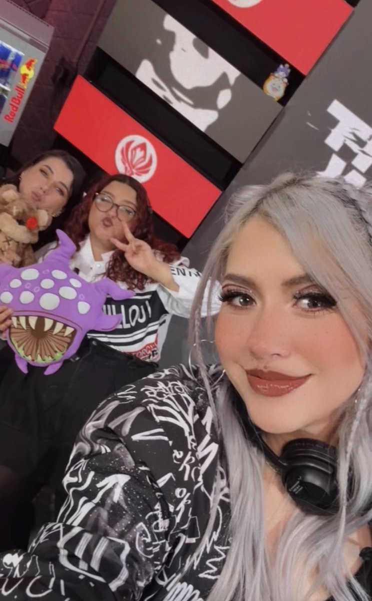 Li ♡ #LTA (@lilynn02) on Twitter photo El 🩷girl power🩷 en la salita de análisis. Hoy es mi última jornada de #MSI2025 , juega <a href="/BilibiliGaming/">Bilibili Gaming</a> vs <a href="/AnyonesLegend/">Anyone's Legend</a> por un pase a la final del Lower Bracket contra <a href="/T1LoL/">T1 LoL</a> 😳😳😳 ¡te esperamos! El 🩷girl power🩷 en la salita de análisis. Hoy es mi última jornada de #MSI2025 , juega <a href="/BilibiliGaming/">Bilibili Gaming</a> vs <a href="/AnyonesLegend/">Anyone's Legend</a> por un pase a la final del Lower Bracket contra <a href="/T1LoL/">T1 LoL</a> 😳😳😳 ¡te esperamos!