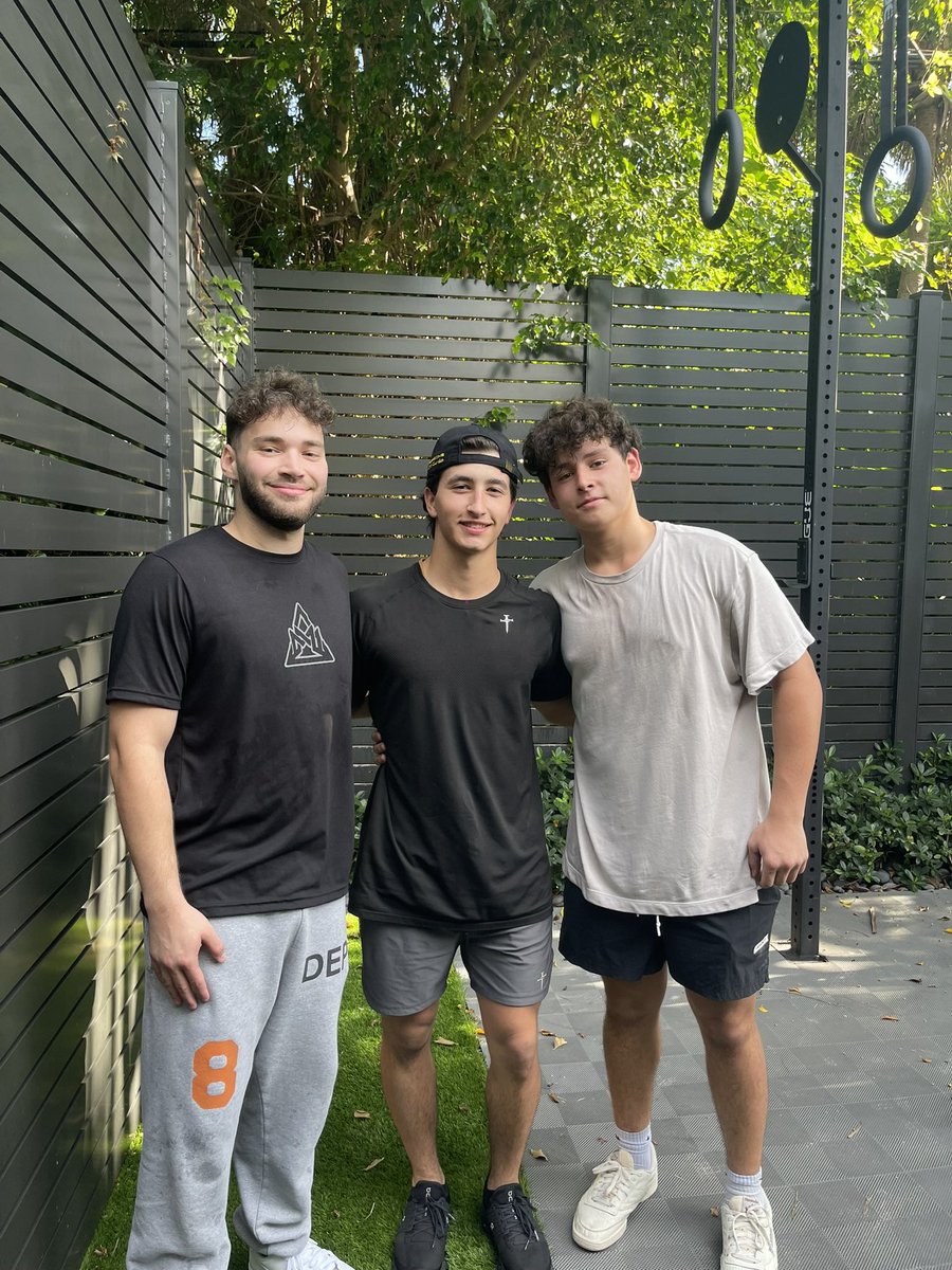 celollorente's tweet image. Great workout yesterday with @FrancisSuarez @adinross ! 🙌🏼