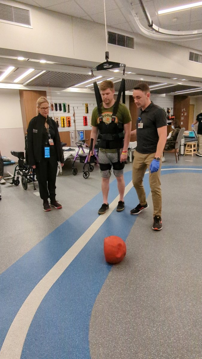 IvyBrainTumCtr's tweet image. #ICYMI - Joshua Zahn—a dad, husband, financial advisor, & hobby drummer— embarked on an arduous brain cancer journey at 31. After surgery & treatment at @BarrowNeuro, he overcame his aggressive tumor and returned to his life.
Read Joshua's story ➡️loom.ly/i2otIUY