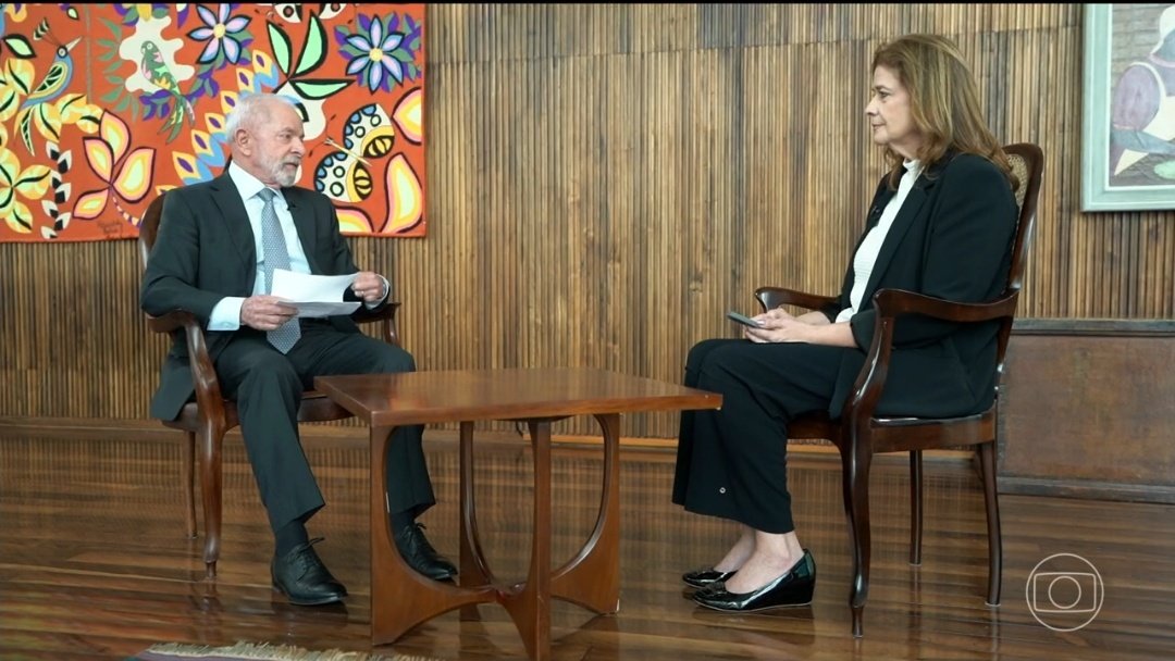 OComunicativ0's tweet image. "Se existe algum empresário que acha que o governo brasileiro deve ceder e fazer tudo o que o presidente de outro país quer, sinceramente, esse cidadão não tem orgulho de ser brasileiro."(Lula sobre a resposta do Brasil à taxação imposta por Trump)
#JN #JornalNacional