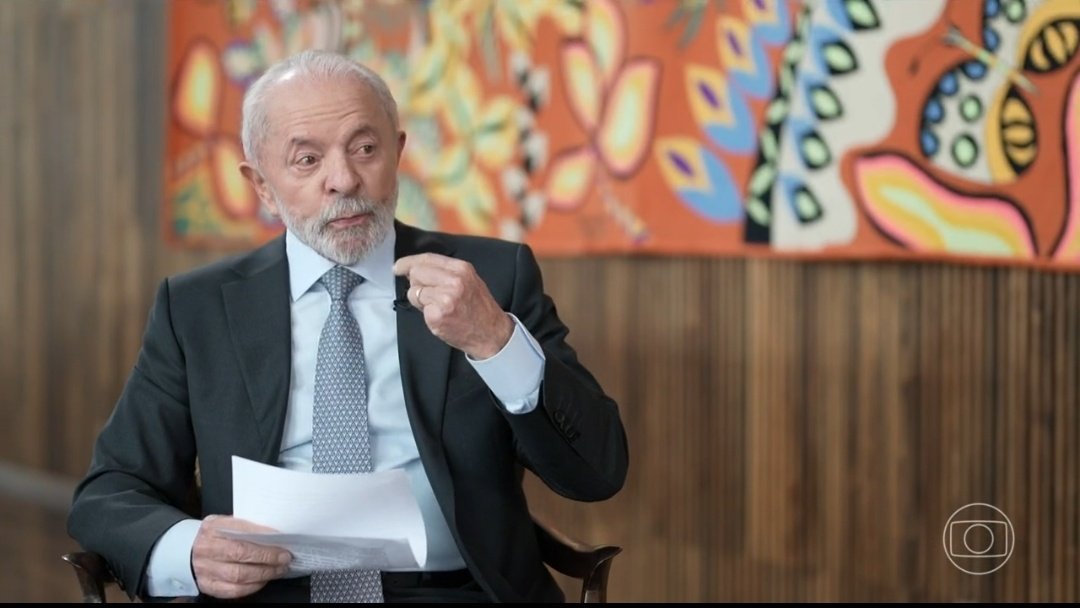 OComunicativ0's tweet image. "Se existe algum empresário que acha que o governo brasileiro deve ceder e fazer tudo o que o presidente de outro país quer, sinceramente, esse cidadão não tem orgulho de ser brasileiro."(Lula sobre a resposta do Brasil à taxação imposta por Trump)
#JN #JornalNacional