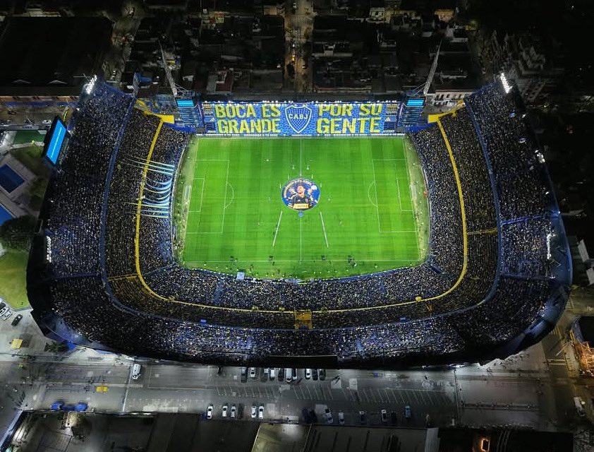 🏟️Más de 50.000 personas, un jueves laboral y sin partido por delante, sino para recibir a un hombre de la casa, campeón del mundo.🇦🇷

🔝NO nos comparen más. DECIDIMOS SER LOS MEJORES. 💙💛💙