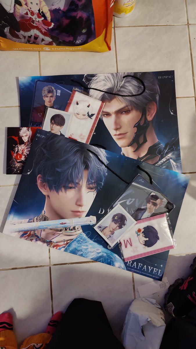 shinnabuns's tweet image. Back from Anime Expo!!! Sorting through my loot and the way I got sunburnt waiting in line for the LADS booth 😭 worth thoughh #LoveandDeepspace #AnimeExpo2025