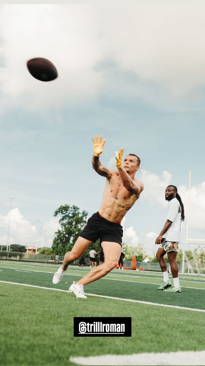 No matter where you look, #Steelers WR Roman Wilson is always training.

Location: Fort Lauderdale, FL with the Allen brothers.

📸 (Instagram/goldfeet)