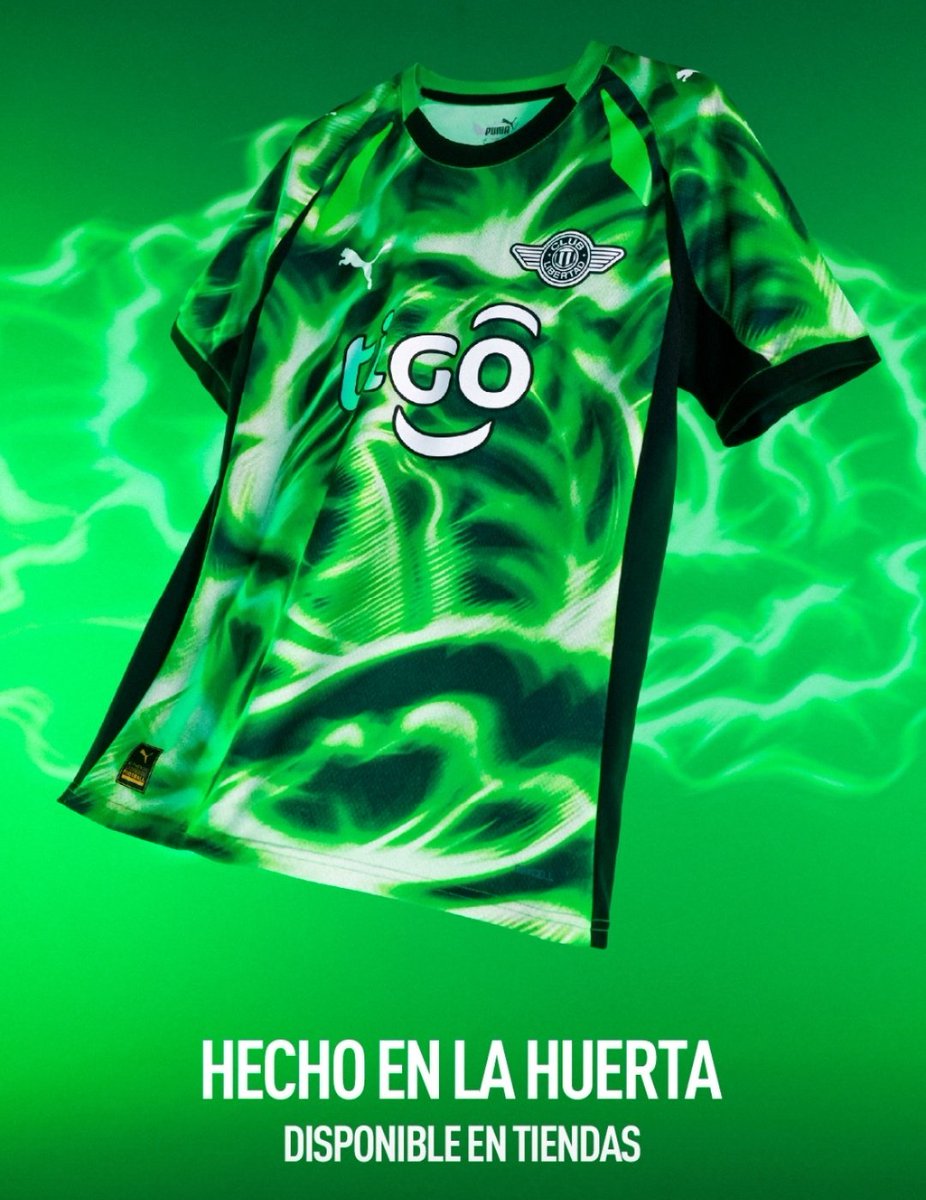 HECHO EN LA HUERTA🥬✅️
#Libertad y #Puma lanzan la Away 25/26 inspirada en los REPOLLOS de la Huerta. Una camiseta innovadora por ser la primera vez que el #Guma vestirá de verde. Que te parece esta camiseta?
