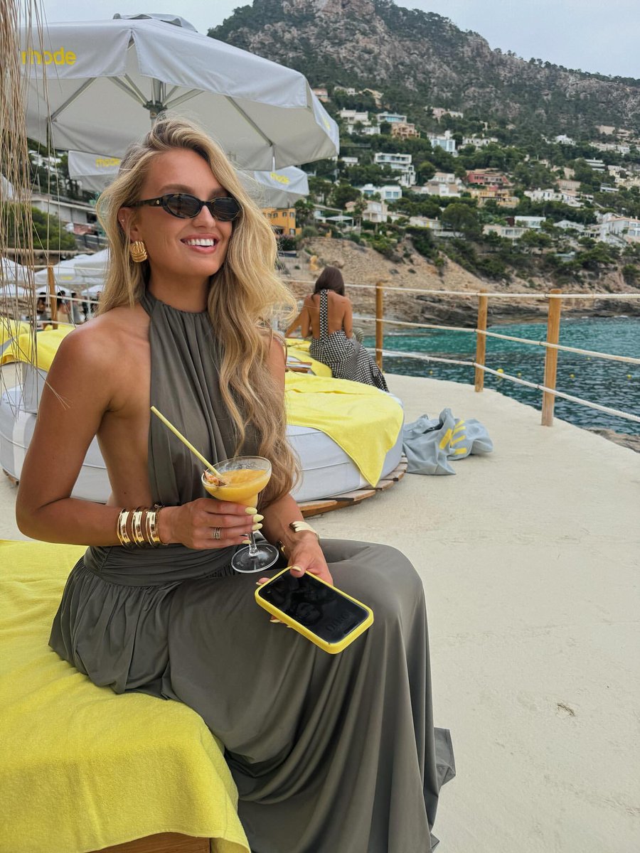 RomeeBrasil's tweet photo. “24 horas em Mallorca 🍸🍋”. - Romee Strijd via Instagram. https://t.co/9Uh2tAxgTW