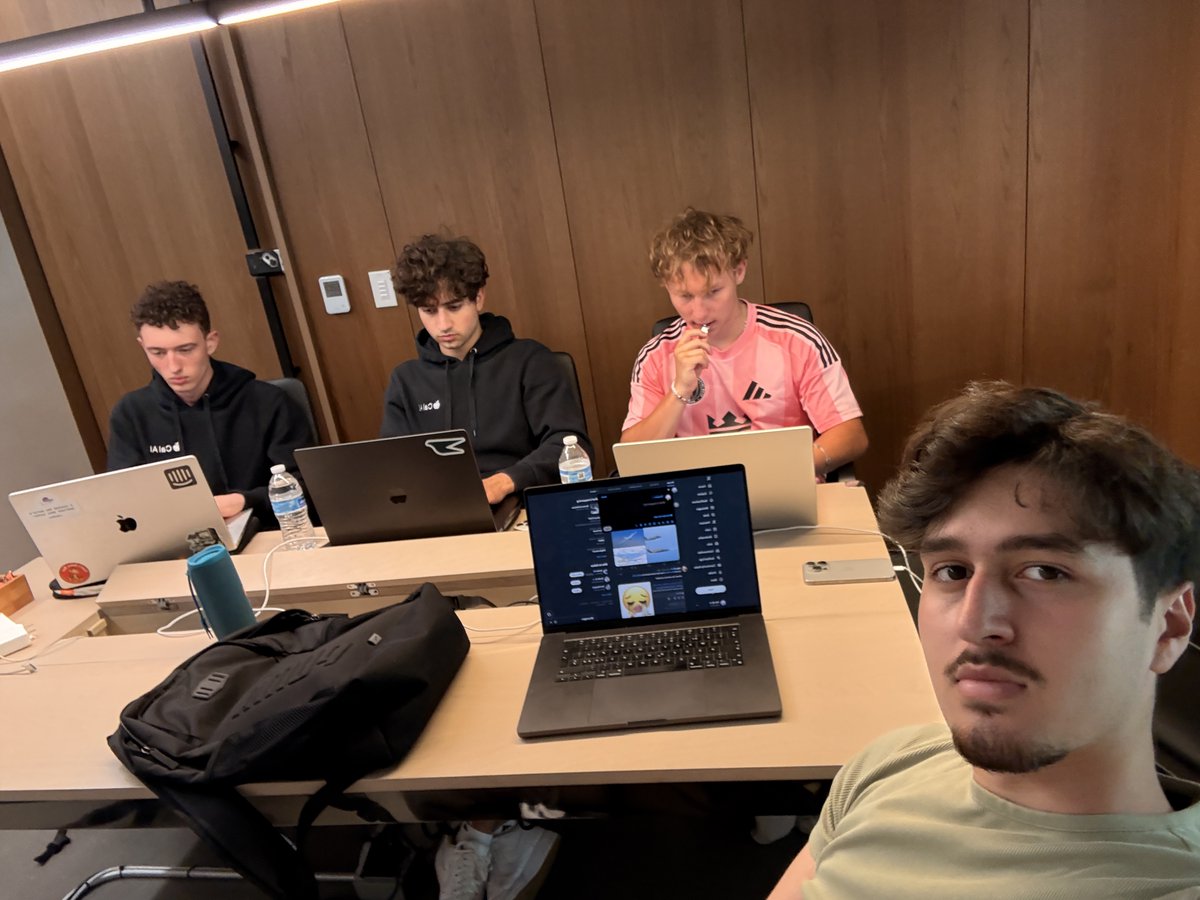 siyabuilt's tweet image. locked in w/ @zach_yadegari &amp;amp; @alexsllater
