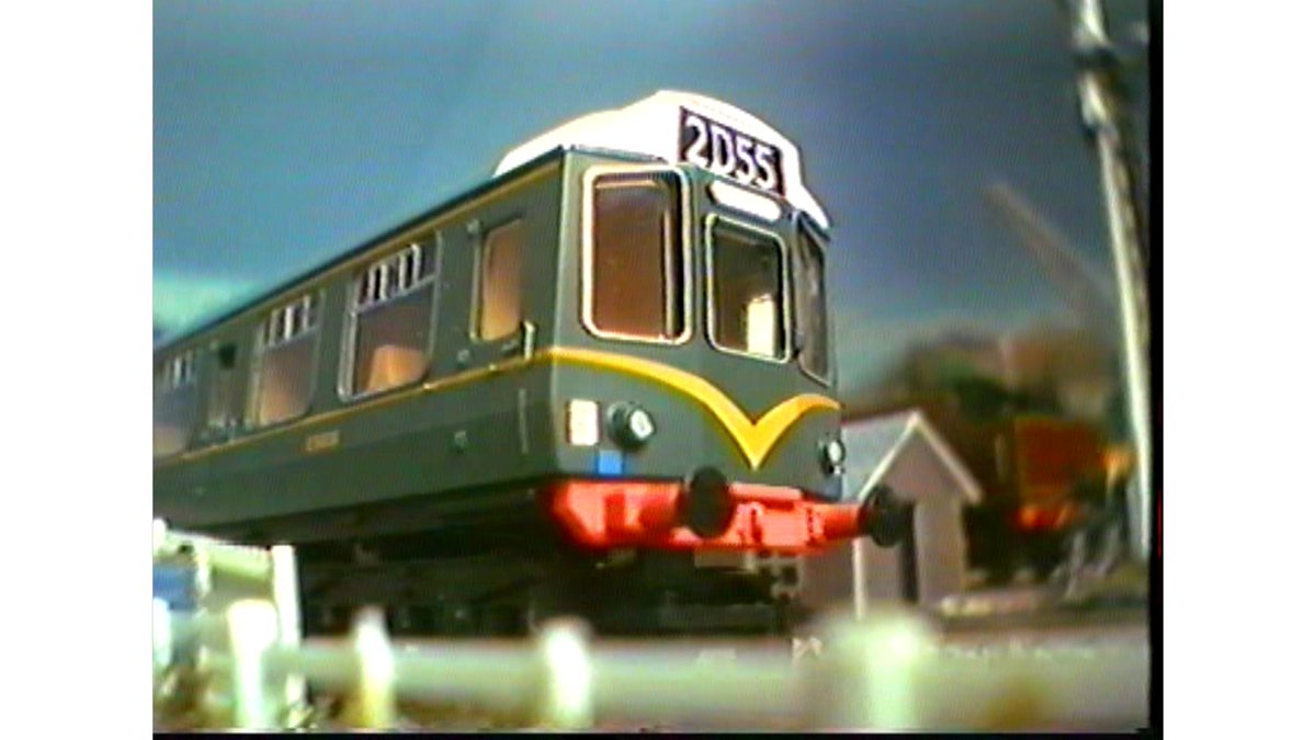 ModelRailsandMe's tweet image. Coming up on the YouTube channel... in a recently discovered DVD film found at a local model shop... we visit the OO scale world of CARLINGFORD, as we shrink down to size for lineside and wagon ride shots, hopefully bringing a new audience to a classic layout.
#modelrailway