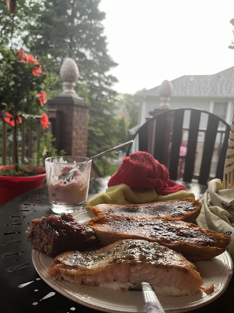 Scrubings's tweet image. Eating dinner outside in the rain :)