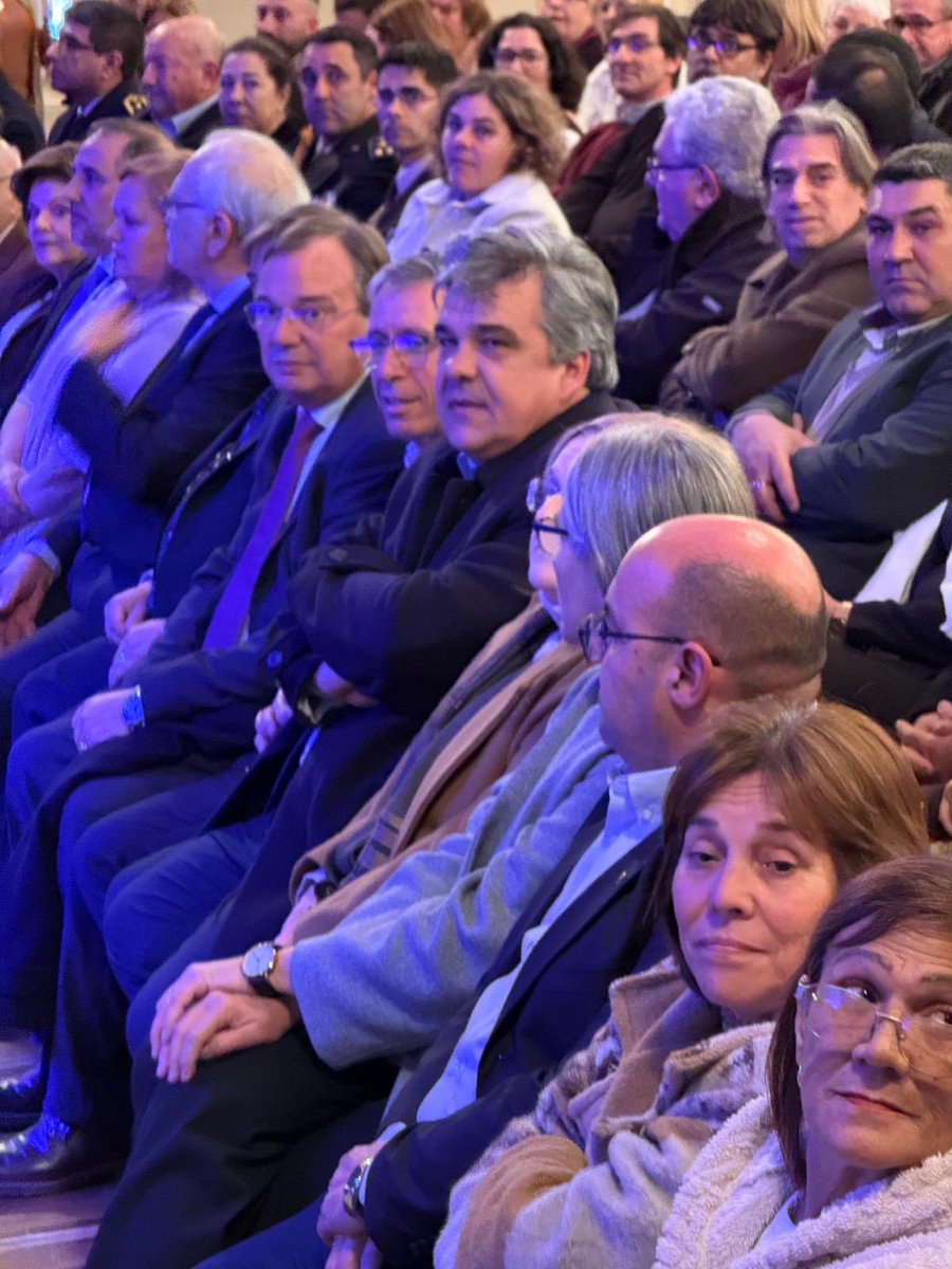 cdcamy's tweet image. En el Teatro Maccio de San José. Participando de la ceremonia de asunción de nuestra compañera @ABentaberri , reelecta como Intendente de San José. P