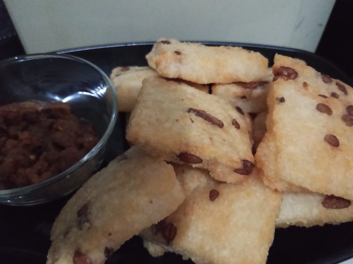 " Ada tenang yang datang ketika kita berhenti mencari tau tentang kehidupan orang lain,,
" Semakin sedikit kita ikut campur,, semakin lapang hati untuk melihat kekurangan diri sendiri,,

Pagiii☕
Yuk mumpung hanasss😁🤭