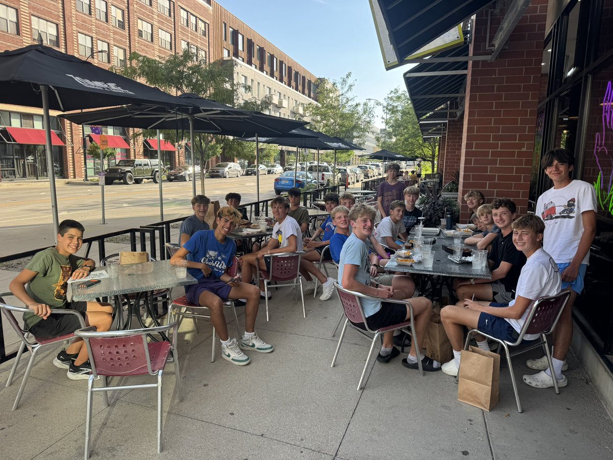 owlxc's tweet image. We took the boys to Zombie Burger tonight. Having fun and makin mems! 💙