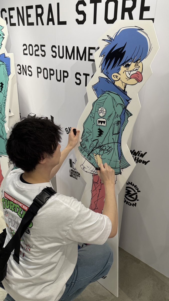 MediaLink_Inc's tweet image. ＼ 🎉 SANNINSHOPからのお知らせ 🛍️ ／

本日7/11(金)よりSANNINSHOW GENERAL STORE がいよいよスタート！✨

開催に先立ち、三人称の3人が一足先にご来場！
なんと、店内にはサインもいただきました🖊️✨
ラフォーレ原宿5Fでお待ちしております！

📅開催期間：7/11(金)〜7/21(月・祝)