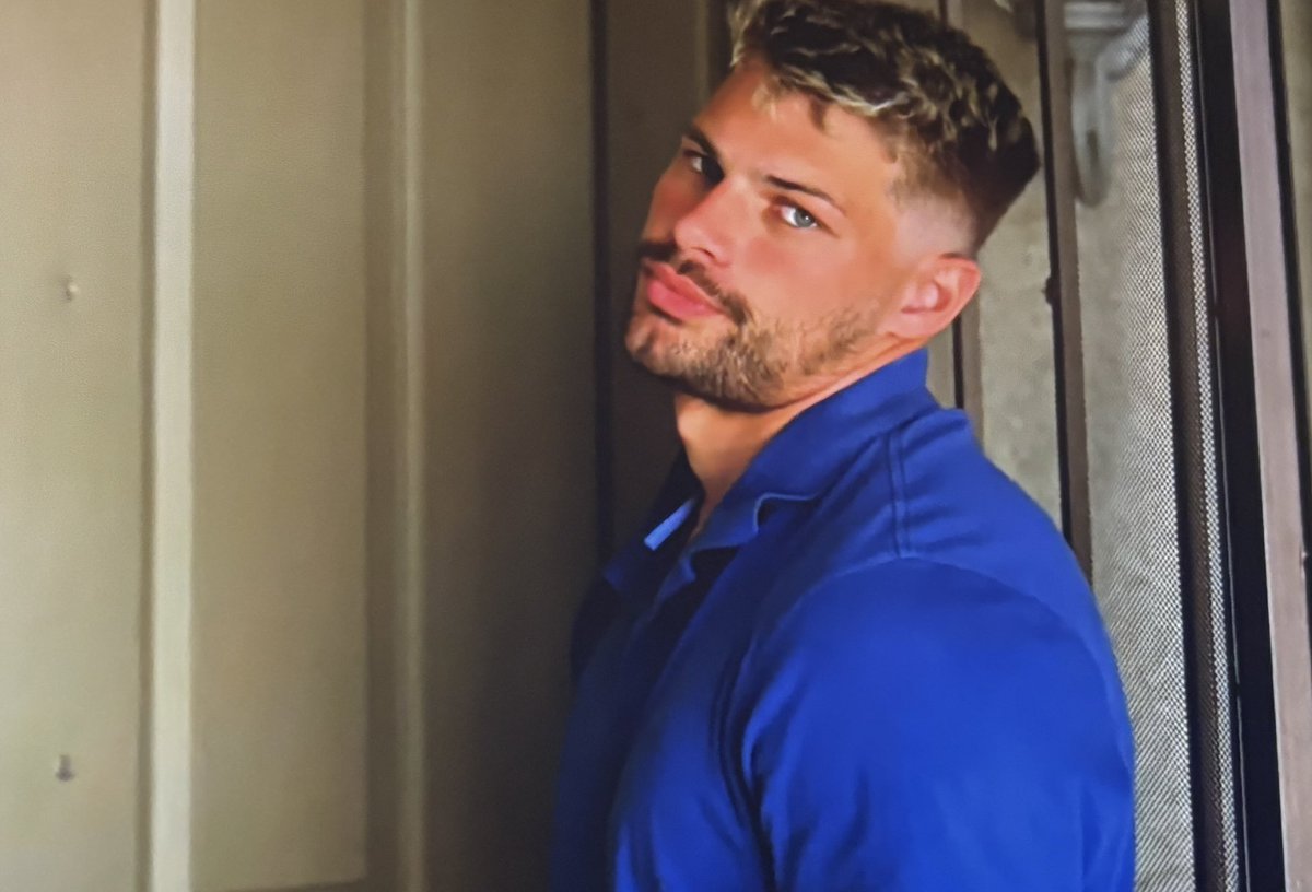 perdu_max's tweet image. wait he LEFT the mormon church? that’s kinda tea actually #BB27