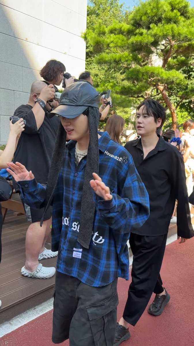 #SuperJunior
250711
他們今天一起做大巴來🤣