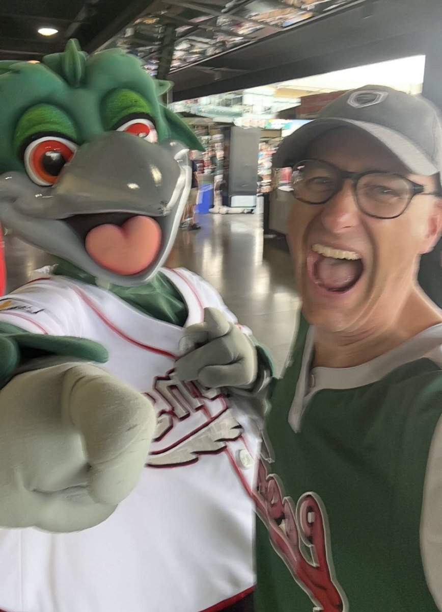 Great night for <a href="/greatlakesloons/">Great Lakes Loons</a> baseball. Got to run into Lou E. Loom my favorite midland mascot.
