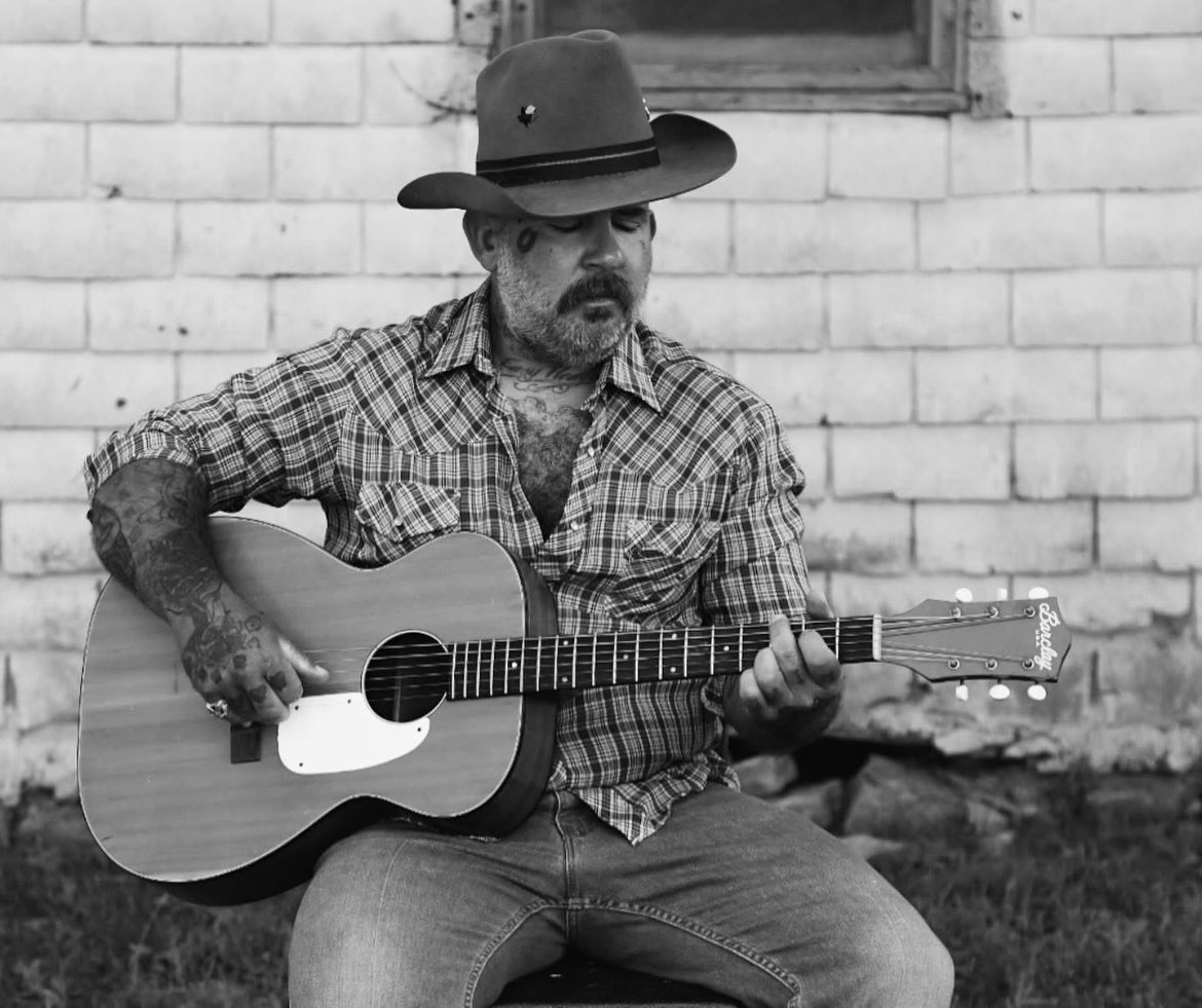 BrianJReisinger's tweet image. “It's a different kind of love
The kind you hold on to
The kind that comes from above
The kind of love you know that's true.”
#RealCountry music from Jeremy Pinnell about things that pull you through.