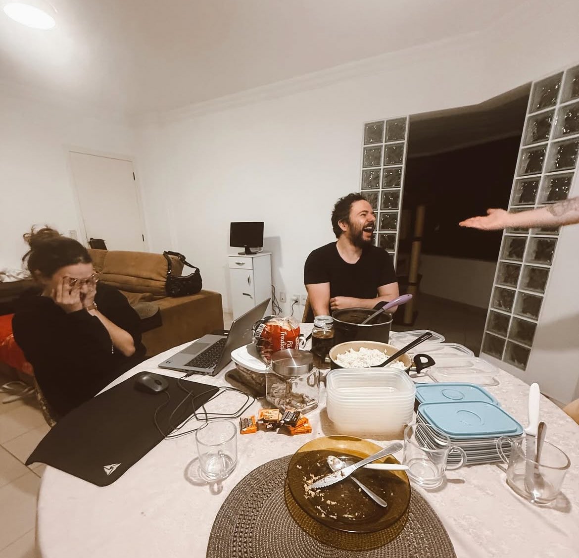 o vini deve ter soltado alguma piada estilo matheus… da pra saber só de ver a reação da nina