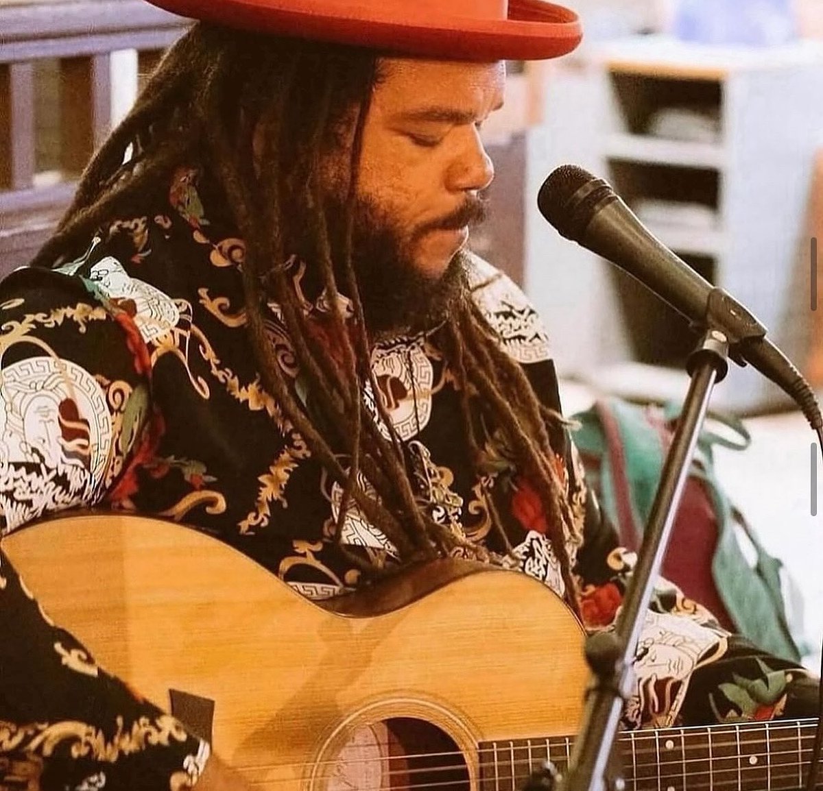 Happy Thursday! Join us for a fun evening with live music from the talented #keithbatlin from 6 PM to 9 PM. Enjoy a delicious meal, sip on your favorite drinks, and let the music set the perfect vibe. Don’t miss out on a night of great tunes, good food, and island vibes! #Aloha