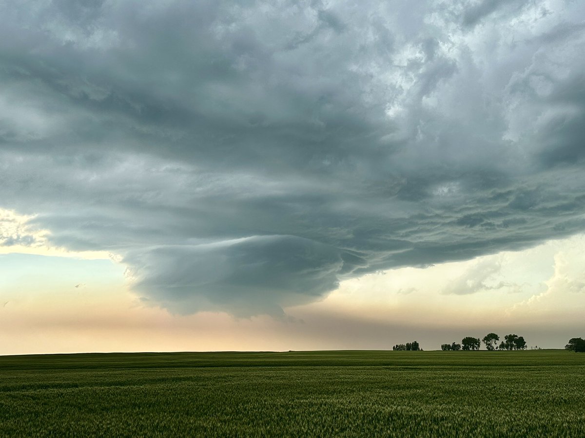 Tornado warned storm North of Boissevain, MB #mbstorm