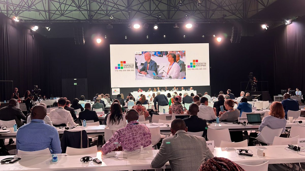 Mientras el gobierno argentino objetaba todo lo que se propuso para el Compromiso de Sevilla en materia de género, cambio climático y agenda 2030, expusimos sobre la situación de Argentina en la mesa redonda de Sociedad Civil en la #FfD4 

#ffd4people