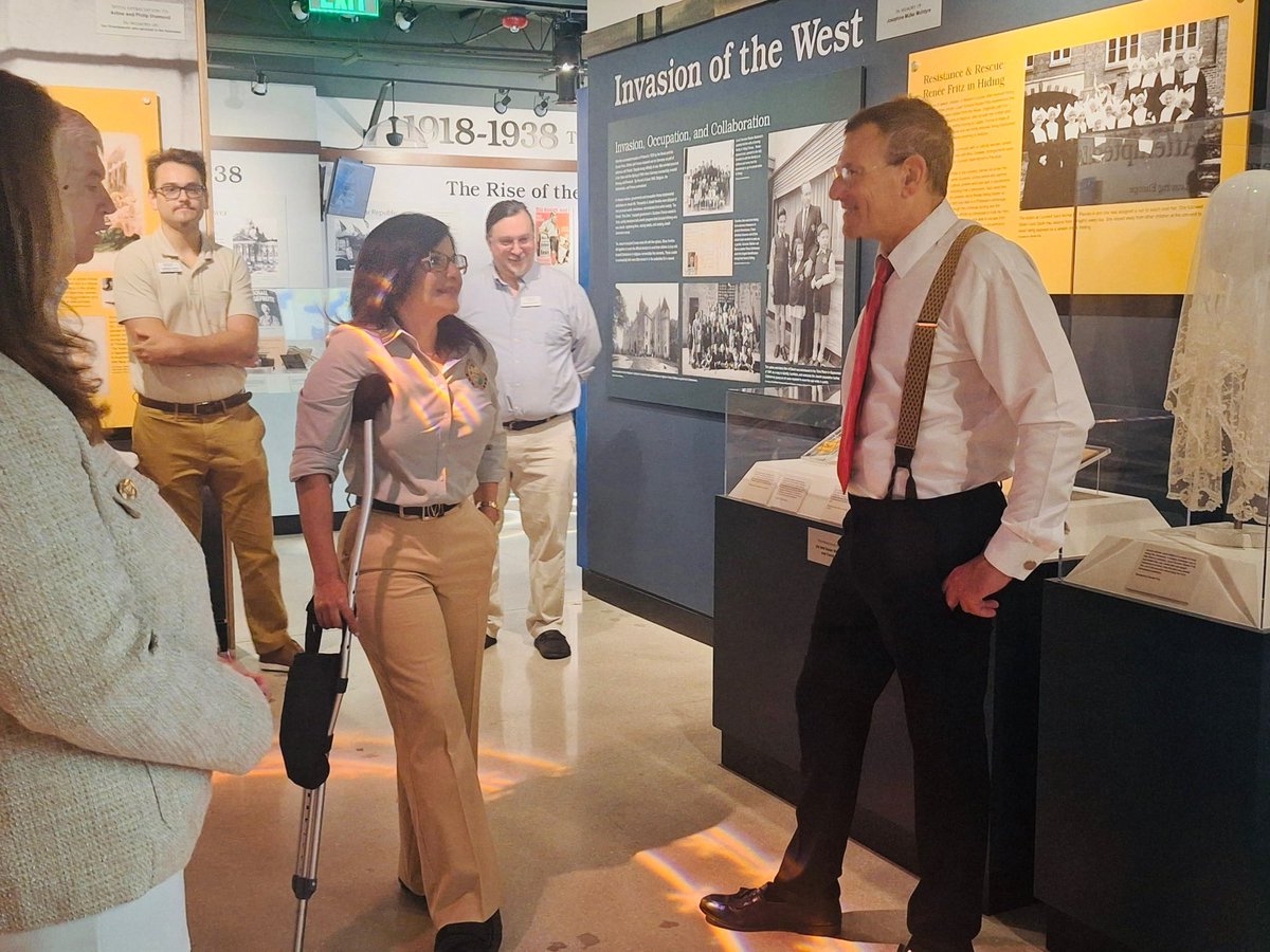 BenarrochYvette's tweet photo. Honored to tour the Holocaust Museum in Naples. As a Jewish woman, this visit was personal. Proud to have secured $300K in state funds to support their mission of remembrance, education &amp; security. 🇺🇸🇸🇻#NeverAgain #FLHouse #District81 https://t.co/9IEariVtr6