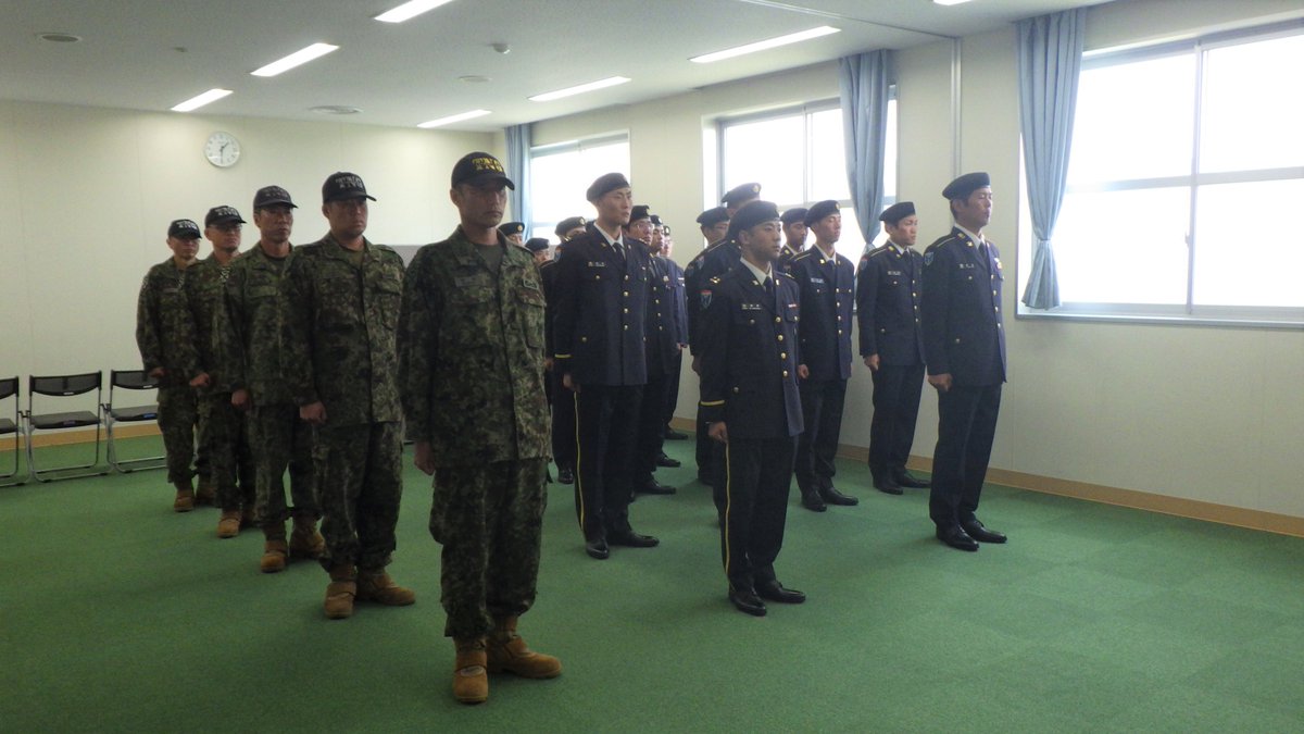 jgsdf_gcc_ardb's tweet image. 【戦闘上陸部隊運用・水陸両用車課程⑦】
#水陸機動教育隊 は、第11期戦闘上陸部隊運用集合教育、第19期水陸両用車課程教育の修了式を行いました。約7週間の教育を修了し、水陸両用車の様々な技術を修得した学生は各部隊へ復帰します。
今後の更なる活躍を期待します。#AAV