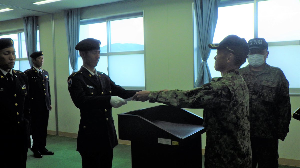 jgsdf_gcc_ardb's tweet image. 【戦闘上陸部隊運用・水陸両用車課程⑦】
#水陸機動教育隊 は、第11期戦闘上陸部隊運用集合教育、第19期水陸両用車課程教育の修了式を行いました。約7週間の教育を修了し、水陸両用車の様々な技術を修得した学生は各部隊へ復帰します。
今後の更なる活躍を期待します。#AAV