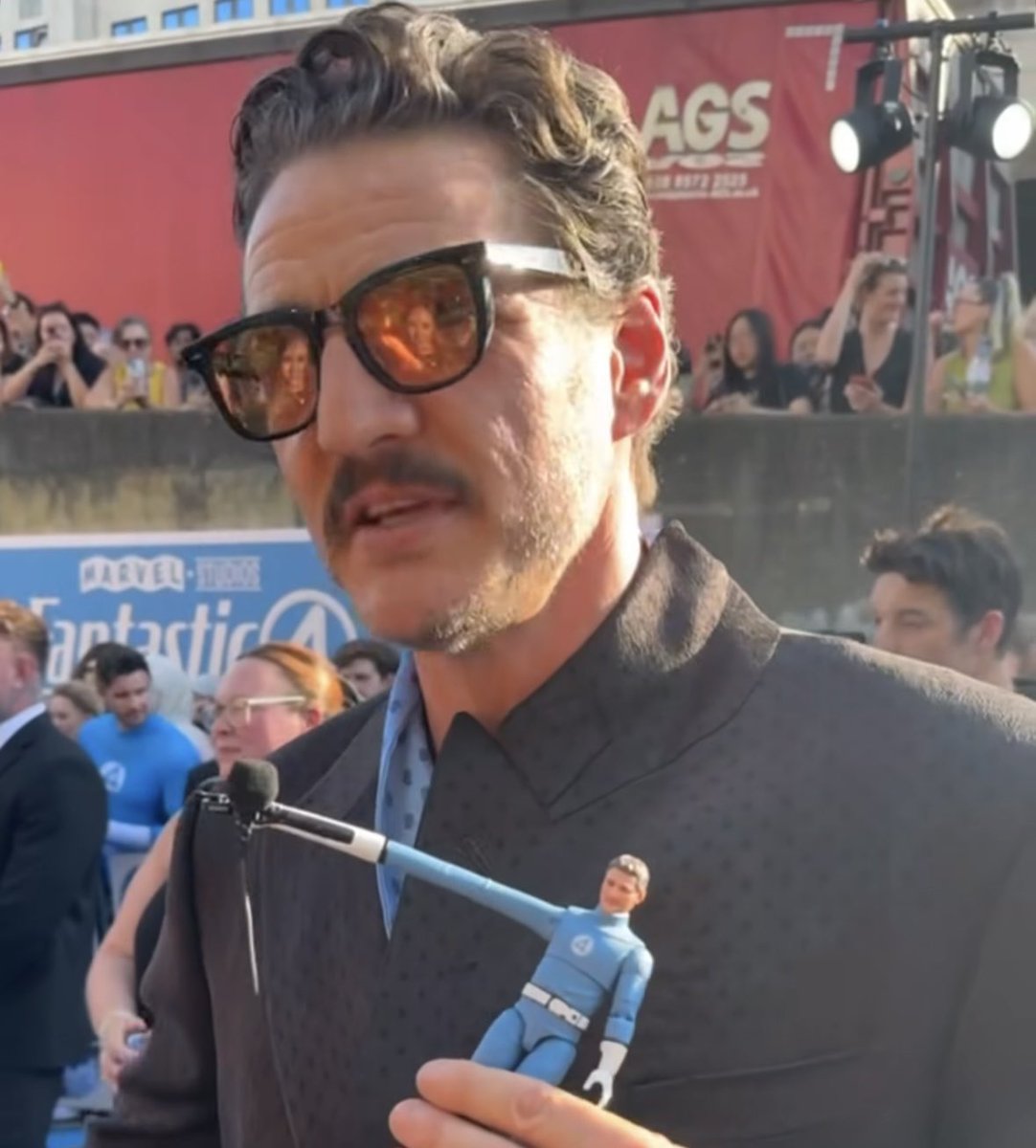 마이크 개웃기네