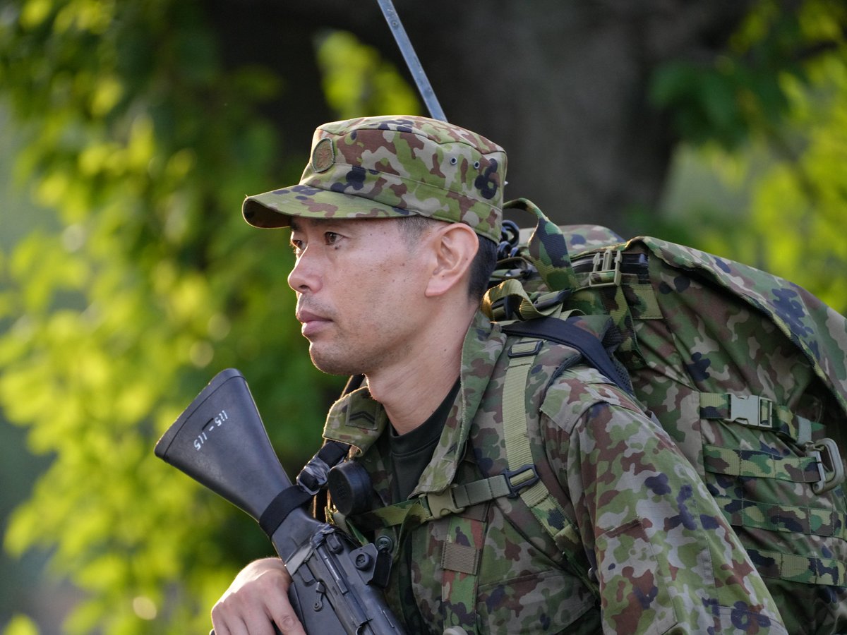 1i_nerima's tweet image. 【訓練検閲②】
連隊は朝霞訓練場において40kmの徒歩行進訓練を行いました。当日は、高温多湿のコンディションでしたが気迫と根性で完歩しました!
#練馬
#1連隊
#行進訓練