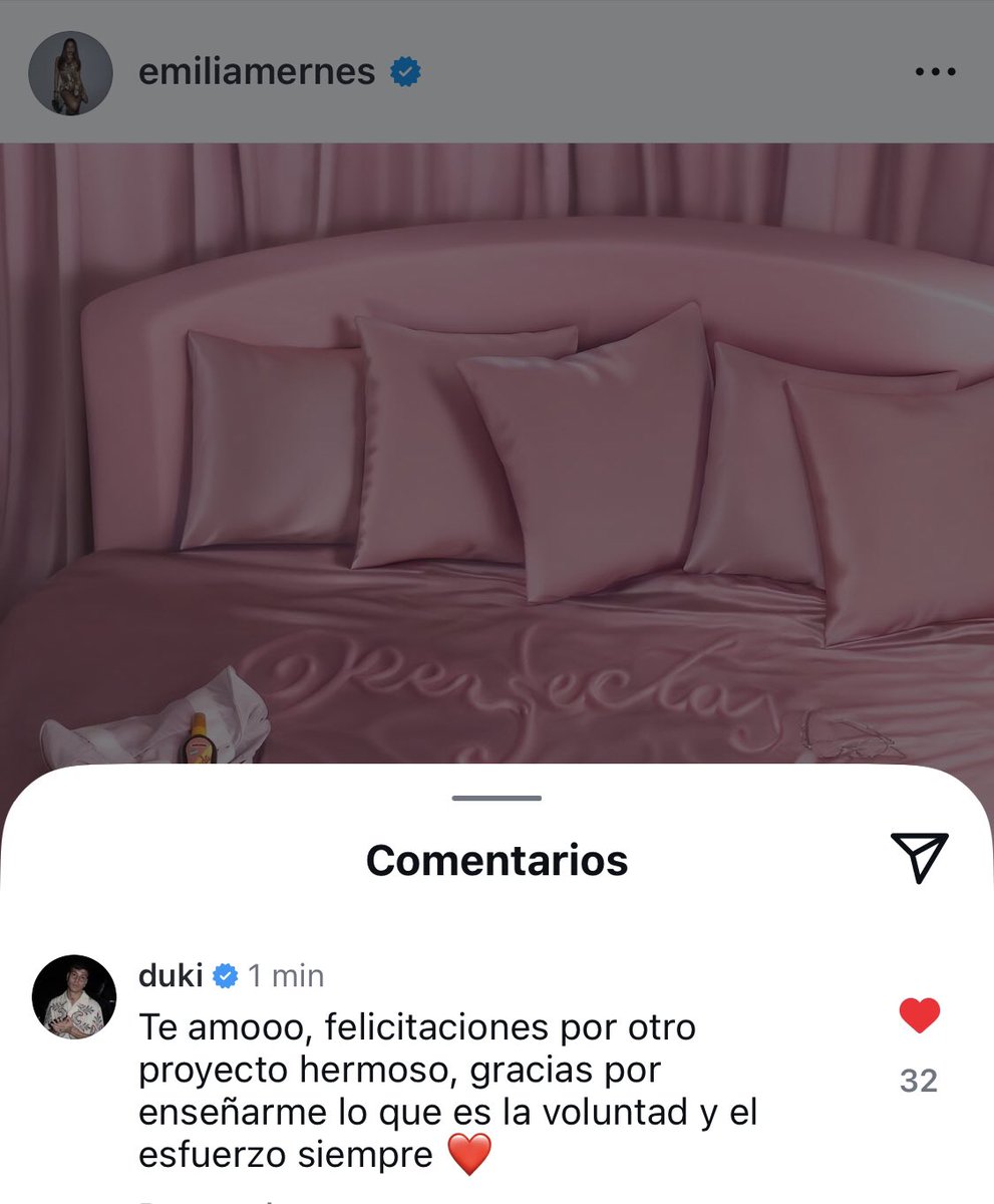 Lerrato_11's tweet photo. Por favor lo que este hombre admira a su mujer 🥹 LOS AMO https://t.co/aXkj3GVBXb