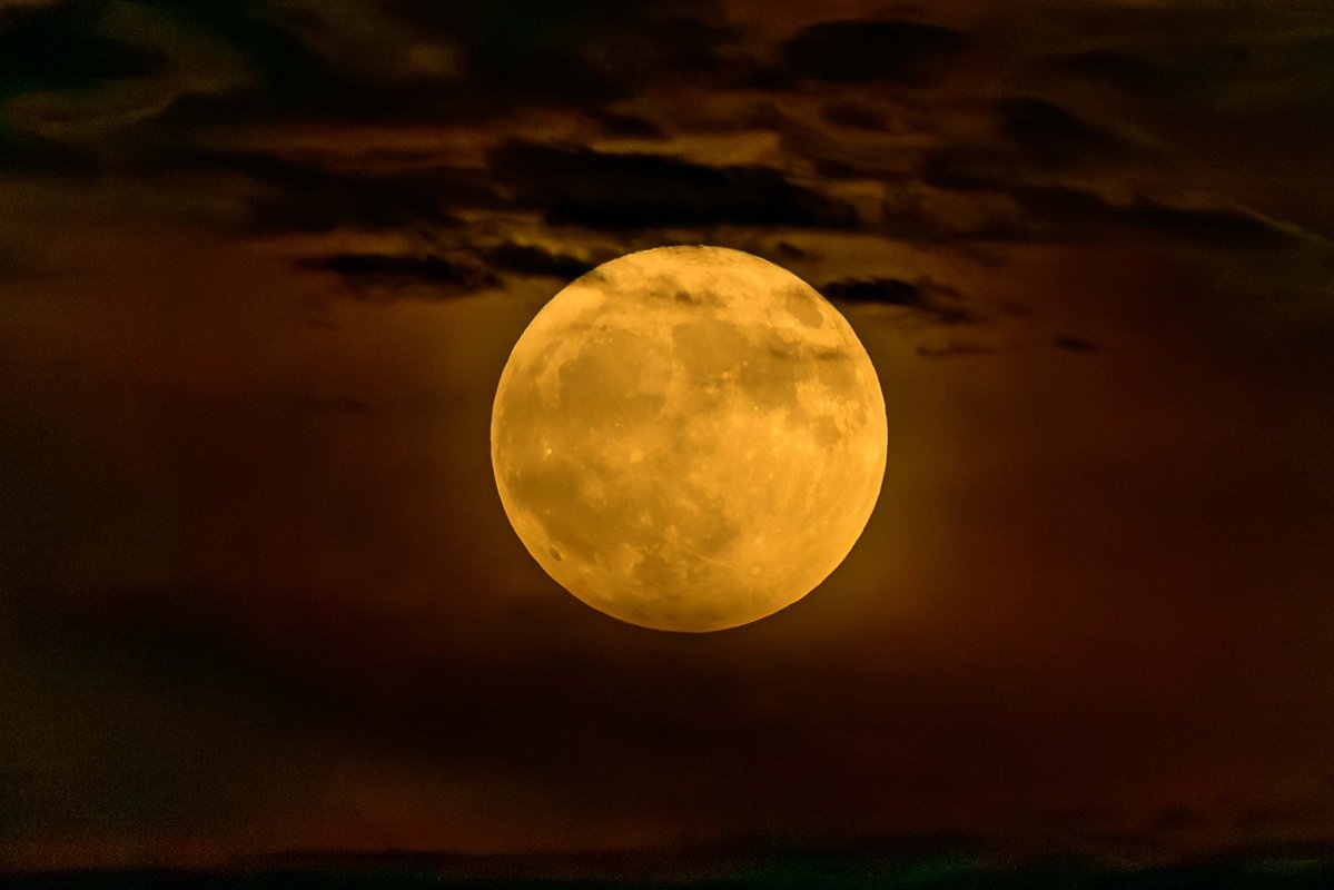 dcsplicer's tweet image. July’s Full Buck Moon rising over the Chesapeake Bay this evening. #MDwx #fullmoon